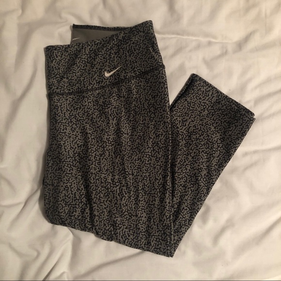 Nike Cropped Leggings - Picture 7 of 7